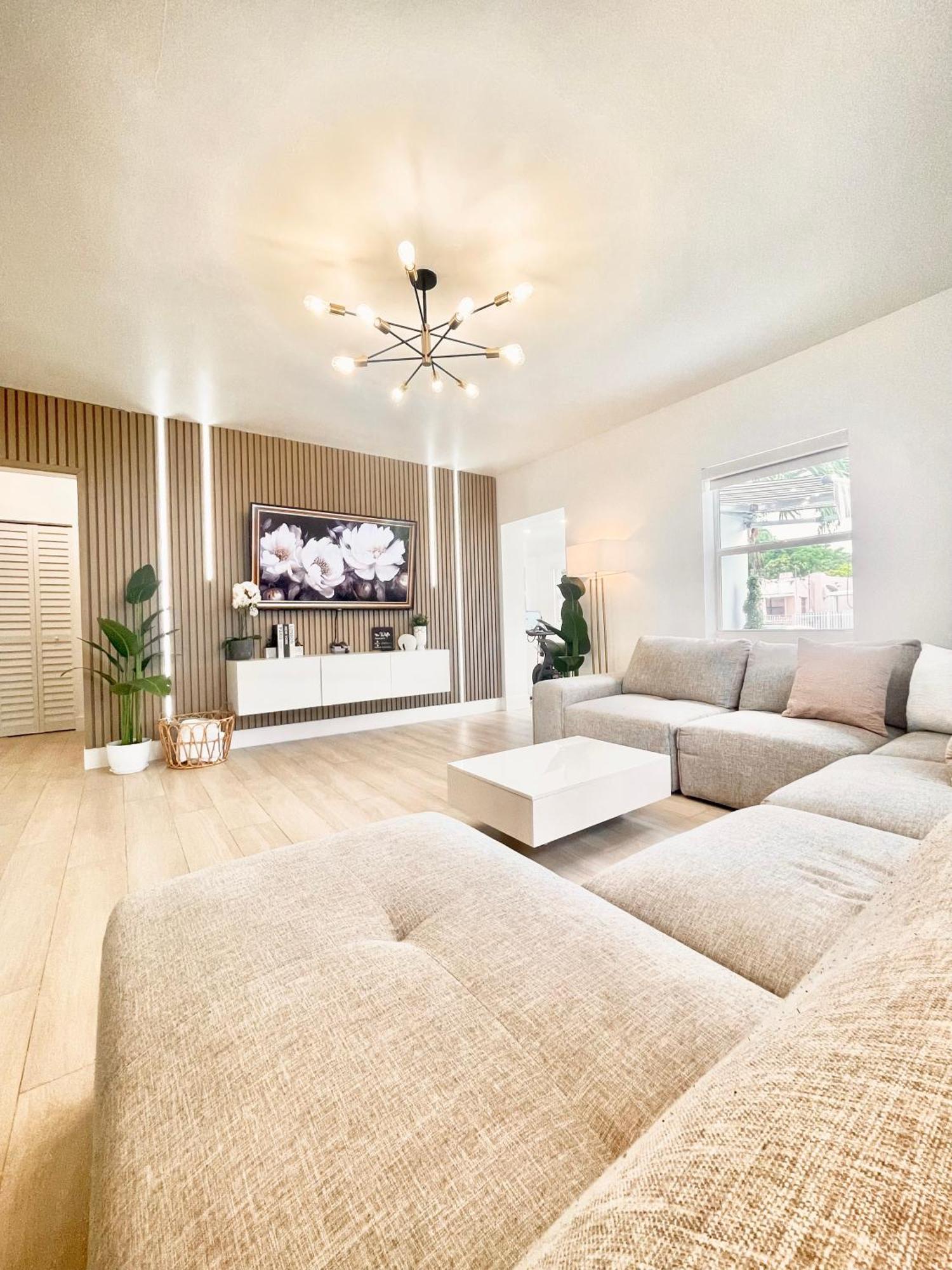 Casamia Only 10 Min To Wynwood With New Pool, Bikes, Parking And Privacy Miami