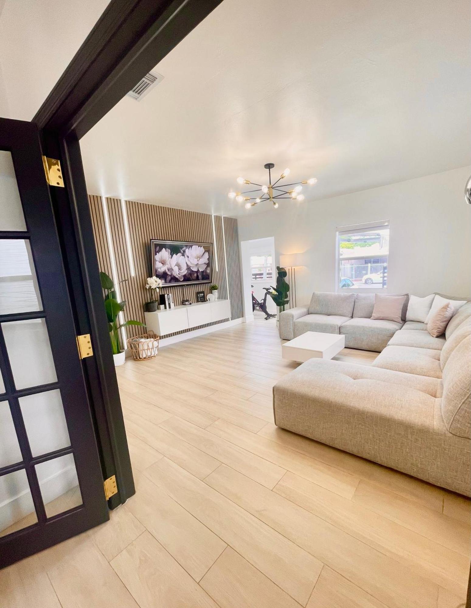 Casa de férias Casamia Only 10 Min To Wynwood With New Pool, Bikes, Parking And Privacy Miami