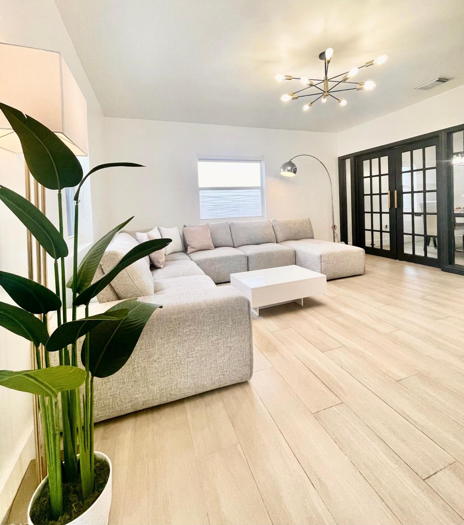 Casamia Only 10 Min To Wynwood With New Pool, Bikes, Parking And Privacy