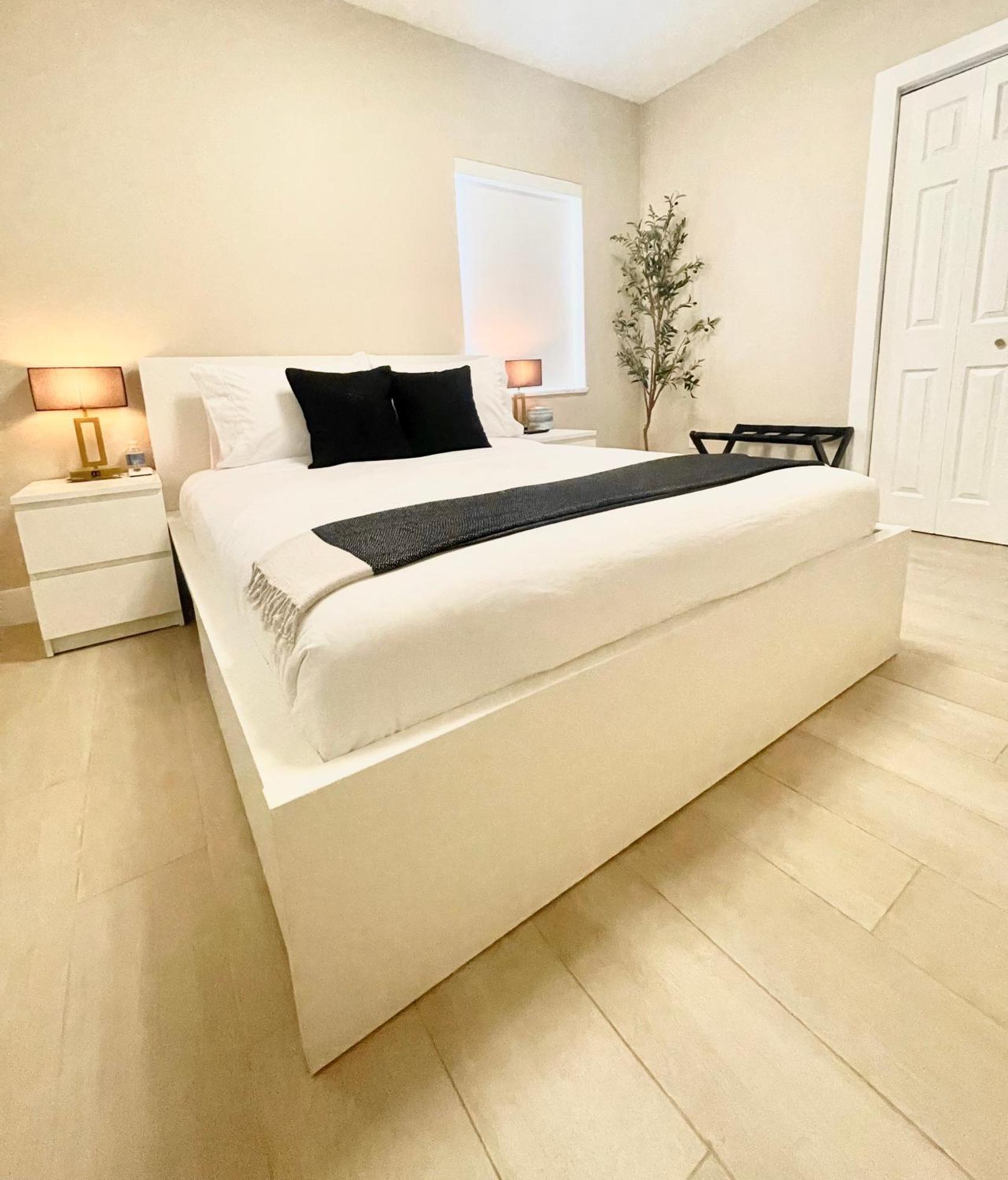 Casa de férias Casamia Only 10 Min To Wynwood With New Pool, Bikes, Parking And Privacy *